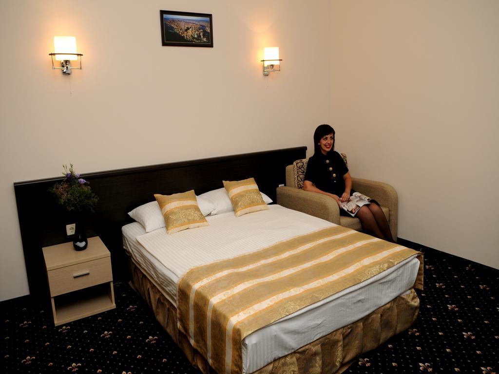 Manhattan Hotel & Restaurant Chişinău Eksteriør billede