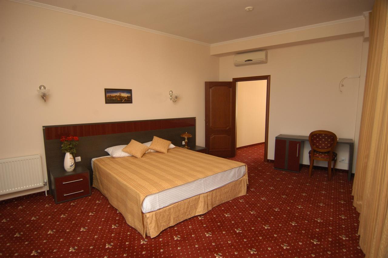 Manhattan Hotel & Restaurant Chişinău Eksteriør billede